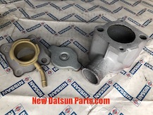 DATSUN ROADSTER THERMOSTAT HOUSING, 4-HOLE WITH TOP PLATE & CAP 